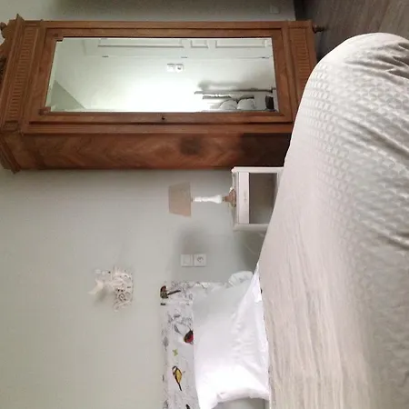 Guest house Le Saint Aubin- Maison D Hotes Dans Ce Monastere Du 16 Siecle *