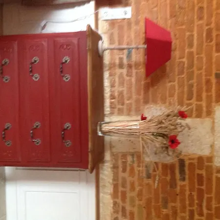 Gasthof Le Saint Aubin- Maison D Hotes Dans Ce Monastere Du 16 Siecle