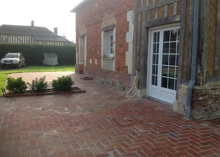 Guest house Le Saint Aubin- Maison D Hotes Dans Ce Monastere Du 16 Siecle 3*