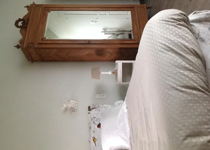 Guest house Le Saint Aubin- Maison D Hotes Dans Ce Monastere Du 16 Siecle 3*