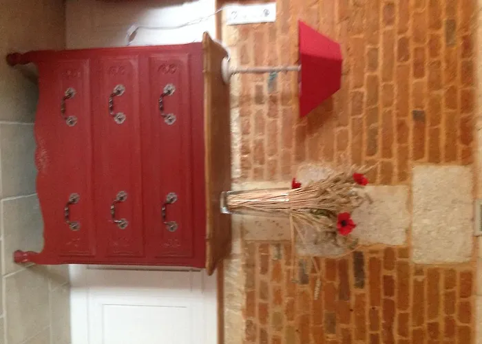 Guest house Le Saint Aubin- Maison D Hotes Dans Ce Monastere Du 16 Siecle