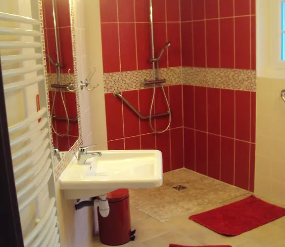 Guest house Le Saint Aubin- Maison D Hotes Dans Ce Monastere Du 16 Siecle 3*